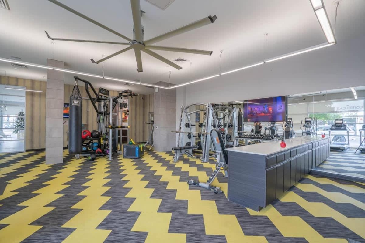 Comfy 2bd Dt - Balcony, Gym, W-d, Parking - Sleeps 8 Apartment Phoenix