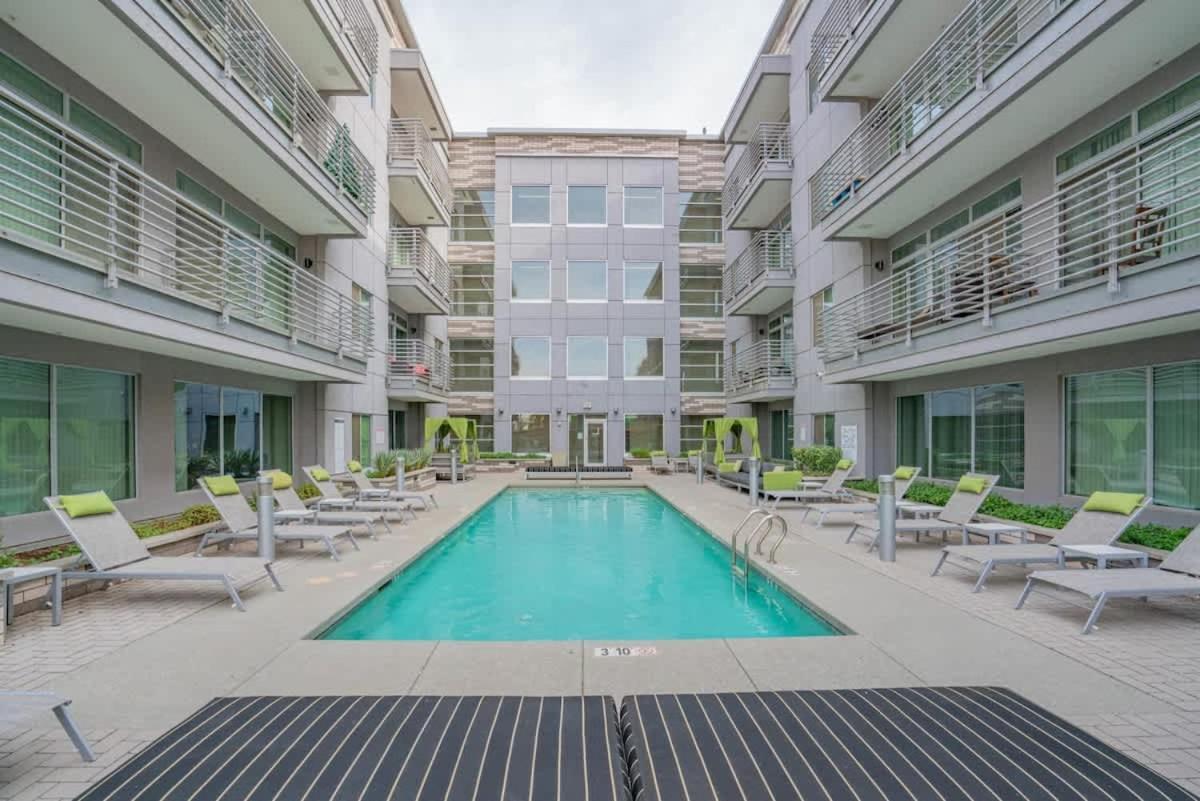 Comfy 2bd Dt - Balcony, Gym, W-d, Parking - Sleeps 8 Apartment Phoenix