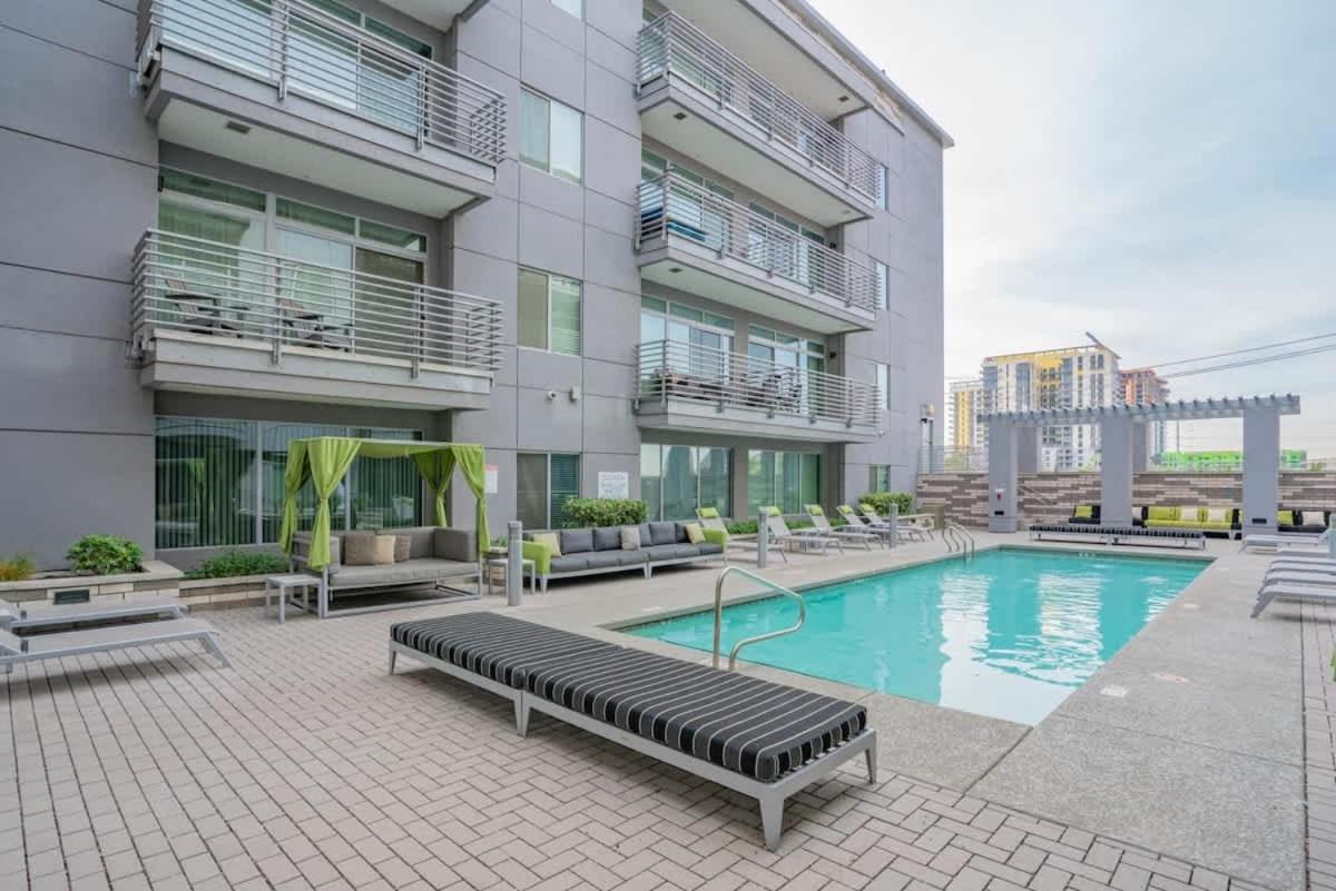 Comfy 2bd Dt - Balcony, Gym, W-d, Parking - Sleeps 8 *